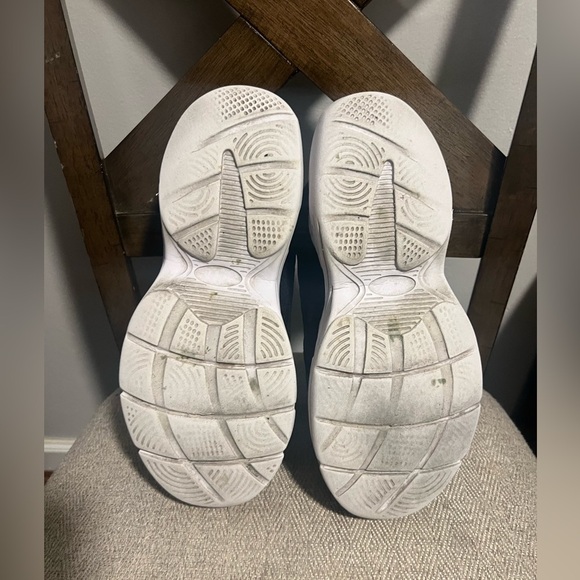 Men black sneakers /size 9 - Picture 3 of 10